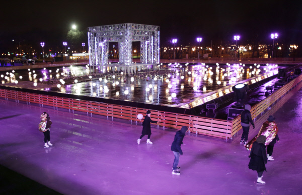 1200 катков откроются в Москве