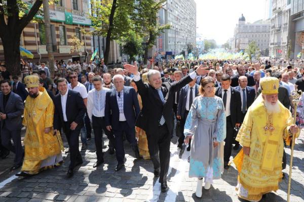 Порошенко пропал после крестного хода в Киеве