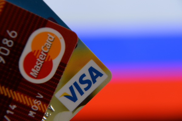 Эксперт: Банки никогда не признаются, что не успели перейти с Visa на НСПК