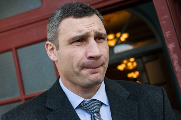 Политолог: Кличко слишком часто получал по голове, чтобы быть мэром Киева