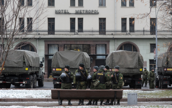 Пресс-служба столичной полиции сообщила о десятках задержанных на несанкционированной акции в Москве