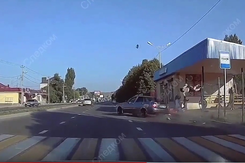 В Черкесске сотрудник СИЗО на автомобиле сбил семью на пешеходном переходе