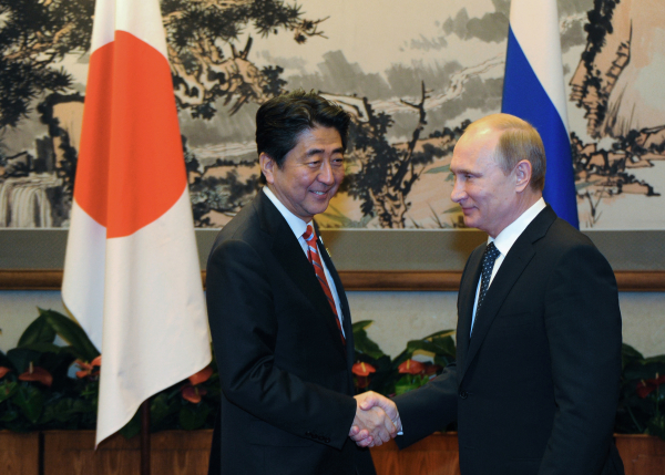 Зачем Абэ хочет устроить Путину «встречу без галстуков»?