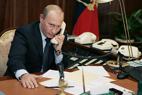 Путин и Порошенко «сверят позиции» насчет перемирия в Донбассе. По телефону