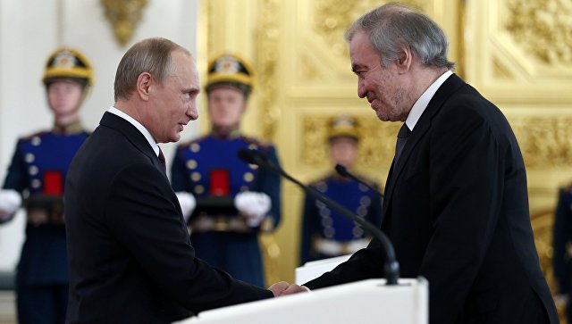 Путин наградил Гергиева за концерт в Пальмире