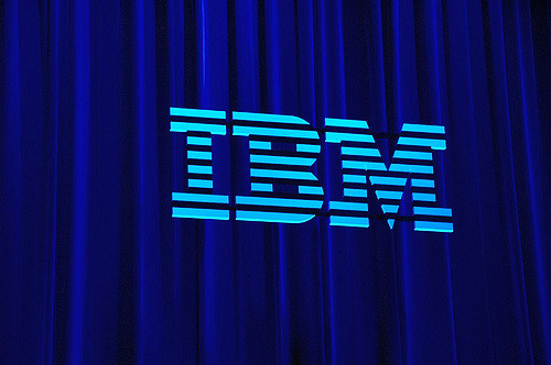 Разработчики IBM создали компьютер размером с блоху