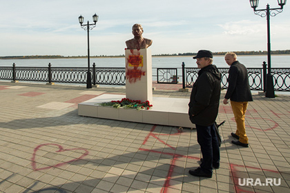 Активисты Сургута будут наказаны за установку бюста Сталина