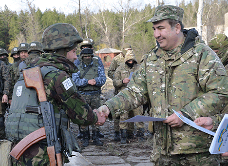 Экс-министр: Саакашвили подкармливает грузинских наемников в Донбассе