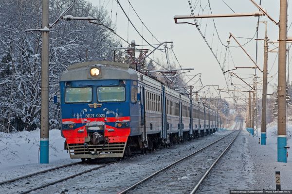 Электричка столкнулась с трактором в Москве