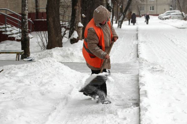 Дворники в Москве подрались из-за лопаты