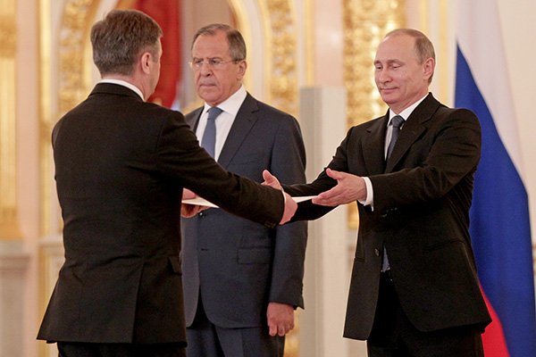 Путин принимает верительные грамоты послов