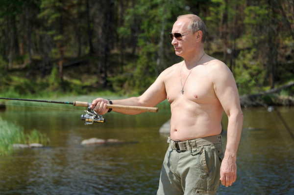 Владимир Путин с камерой GoPro два часа «гонялся за щукой»