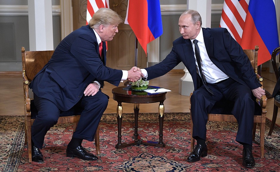 Трамп поругался на «фейковые СМИ» за осуждение его встречи с Путиным