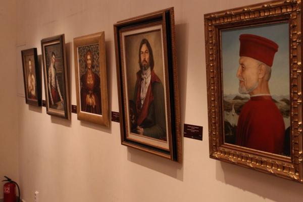 Экс-директор музея похитил 20 картин Никаса Сафронова