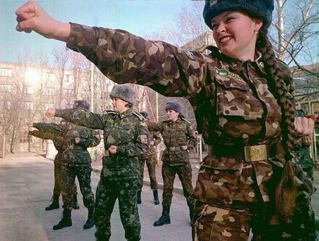 Украинских женщин могут захлестнуть волны мобилизации