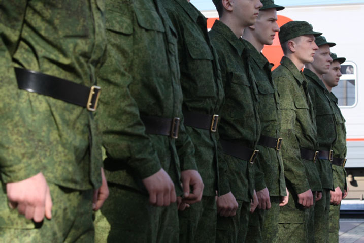 В Госдуме объяснили, почему призывники должны приходить в военкомат без повестки