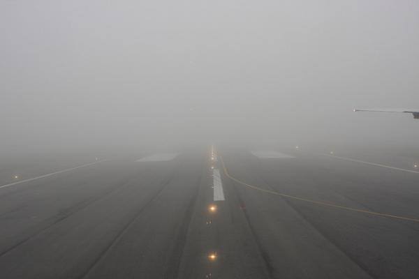 Десятки рейсов задержаны и отменены в аэропортах Москвы из-за тумана