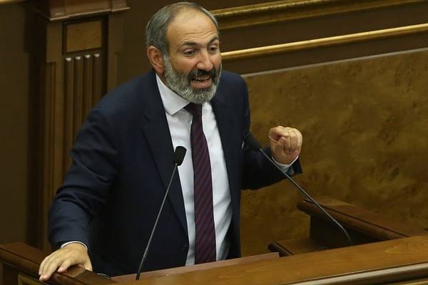 Пашинян уходит с поста премьер-министра Армении