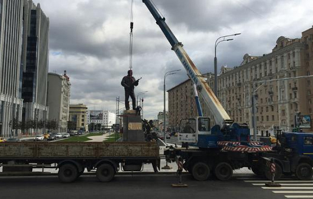 В центре Москвы открылся памятник Михаилу Калашникову