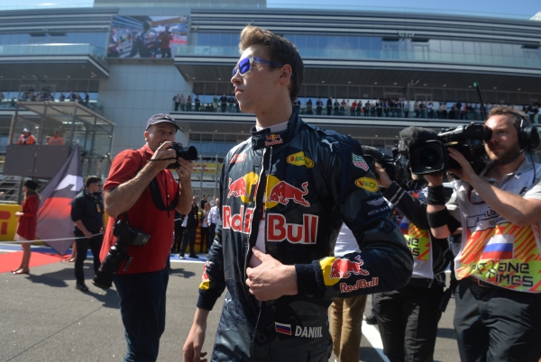 Будем Квяты. Российский гонщик останется в Red Bull еще на два года
