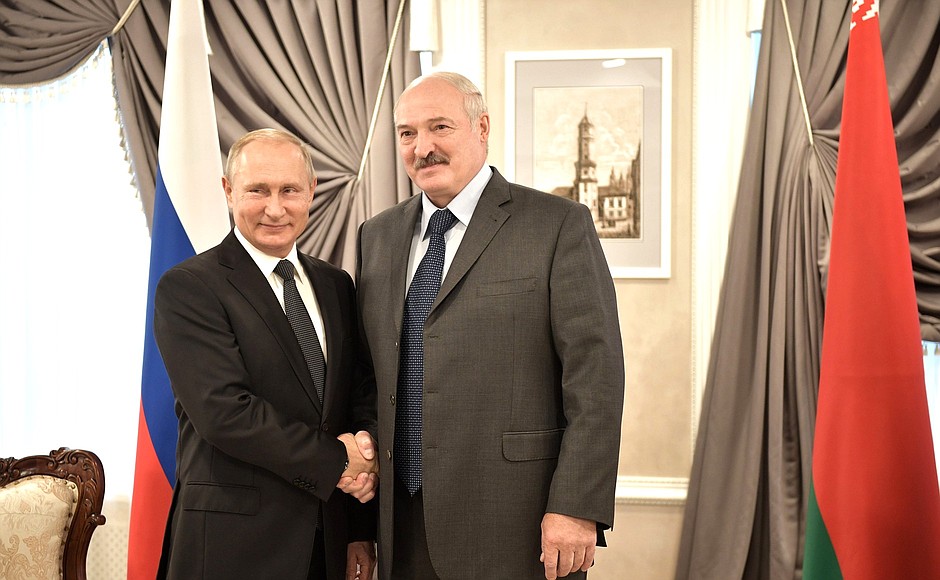 Лукашенко накормил Путина драниками