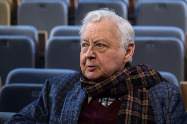Табаков заинтересовался новой книгой Суркова