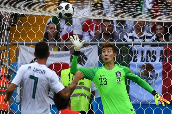 Мексиканцы забили первый гол в ворота корейцев