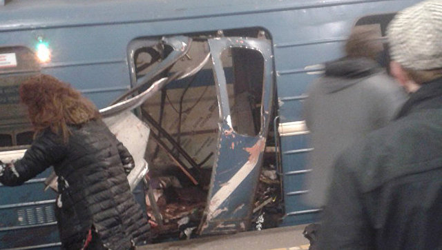Глава Ленинградской области отправился на работу на метро