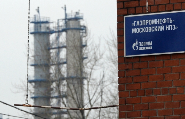 В Москве подорожает бензин из-за остановки единственного НПЗ