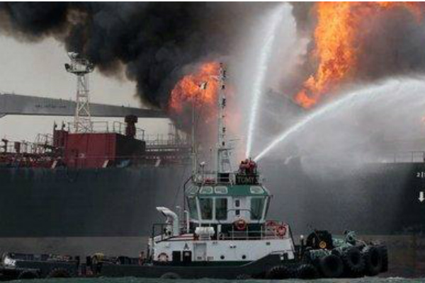 Новости за ночь: В результате пожара в Керченском проливе погибло 11 человек