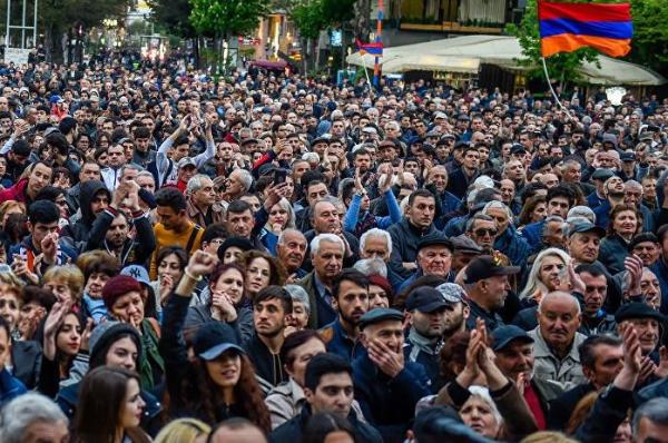 Политические традиции Армении. Полиция потребовала прекратить беспорядки в Ереване