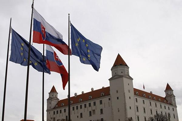 Словакия отзывает посла в РФ