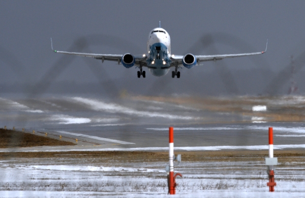 Непогода осложнила работу столичных аэропортов