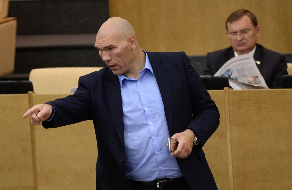 Валуев намерен помочь боксёру Пирогу найти себя в Госдуме