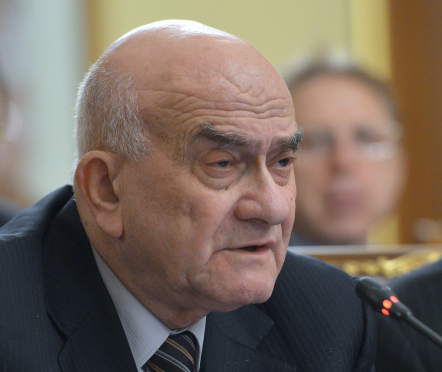 Евгений Ясин