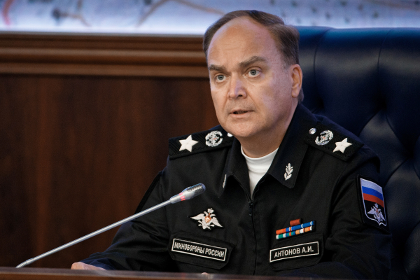 Бывшего замминистра обороны готовили послом в Вашингтон на случай победы Клинтон