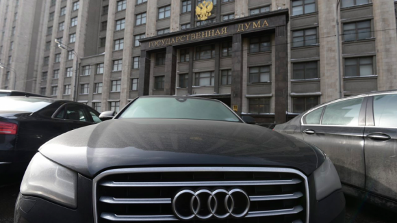 Милонов: В регионах не пользуюсь служебным авто – экономлю деньги