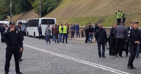 Три человека пострадали от взрыва в Киеве