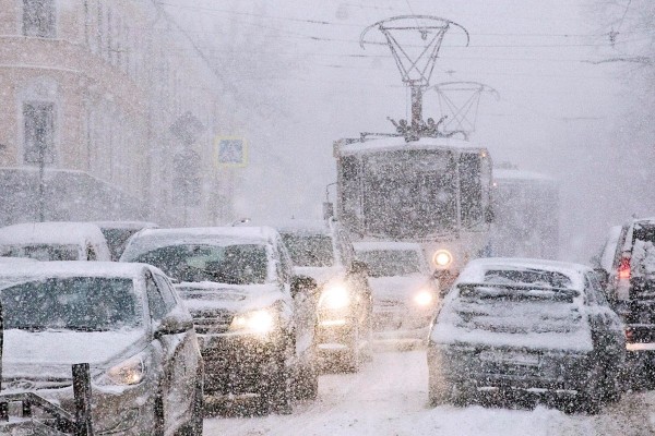 Снегопад принес в Москву атмосферный фронт