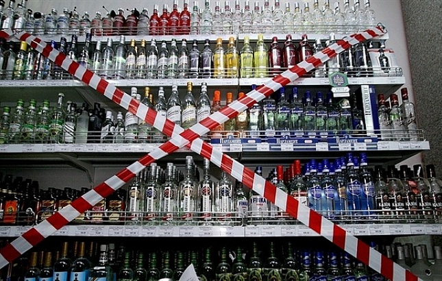 Более тонны нелегального алкоголя изъяли на Колыме
