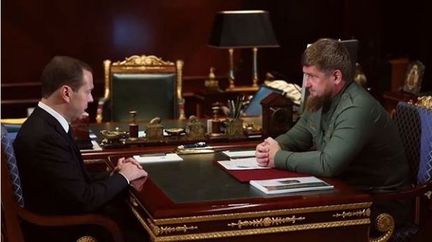 Медведев попросил Кадырова накормить Россию фруктами
