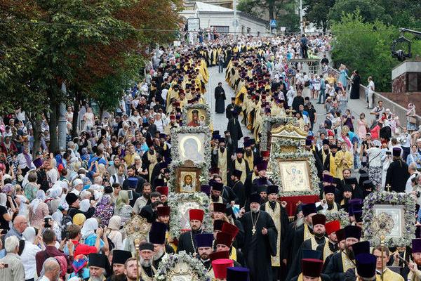 Крестный ход в честь Крещения Руси прошёл в Киеве