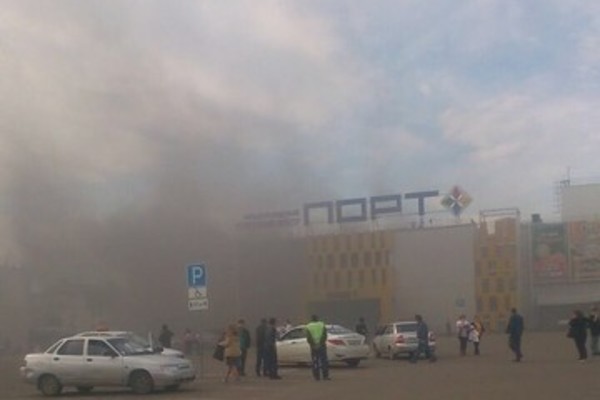 Горящий ТЦ в Казани может рухнуть