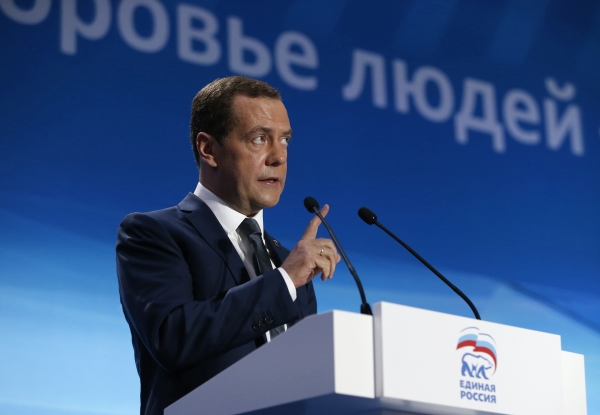 Экономист назвал издевательскими слова Медведева о социальных обязательствах
