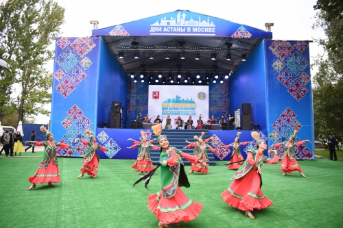 Этновыставка и концерт в Кремле. В Москве стартовали Дни Астаны