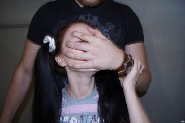 Новоалтаец год насиловал 12-летнюю племянницу