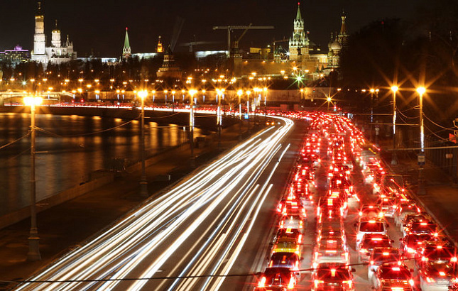 Пробки на дорогах Москвы оцениваются в шесть баллов
