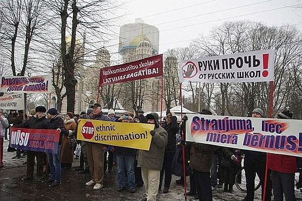 Мэр Риги считает провокацией перевод русских школ на латышский язык обучения