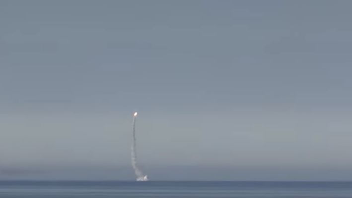 Опубликовано видео пуска ракеты «Калибр» в Баренцевом море
