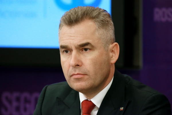 Путин уволил Астахова
